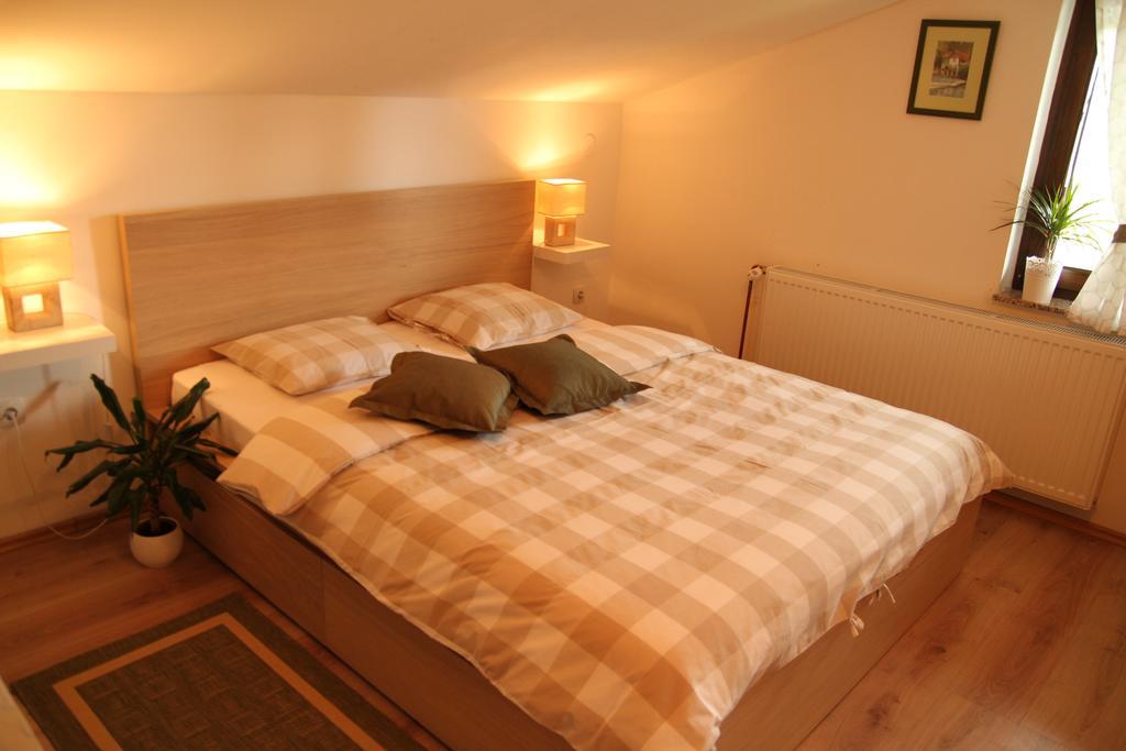 Apartments Strmac Слунь Екстер'єр фото