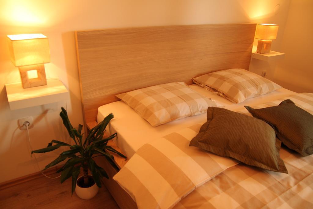 Apartments Strmac Слунь Екстер'єр фото