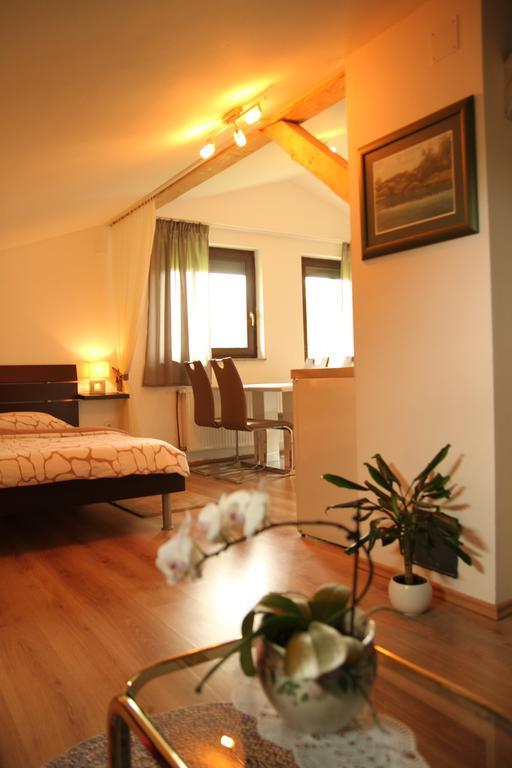 Apartments Strmac Слунь Екстер'єр фото
