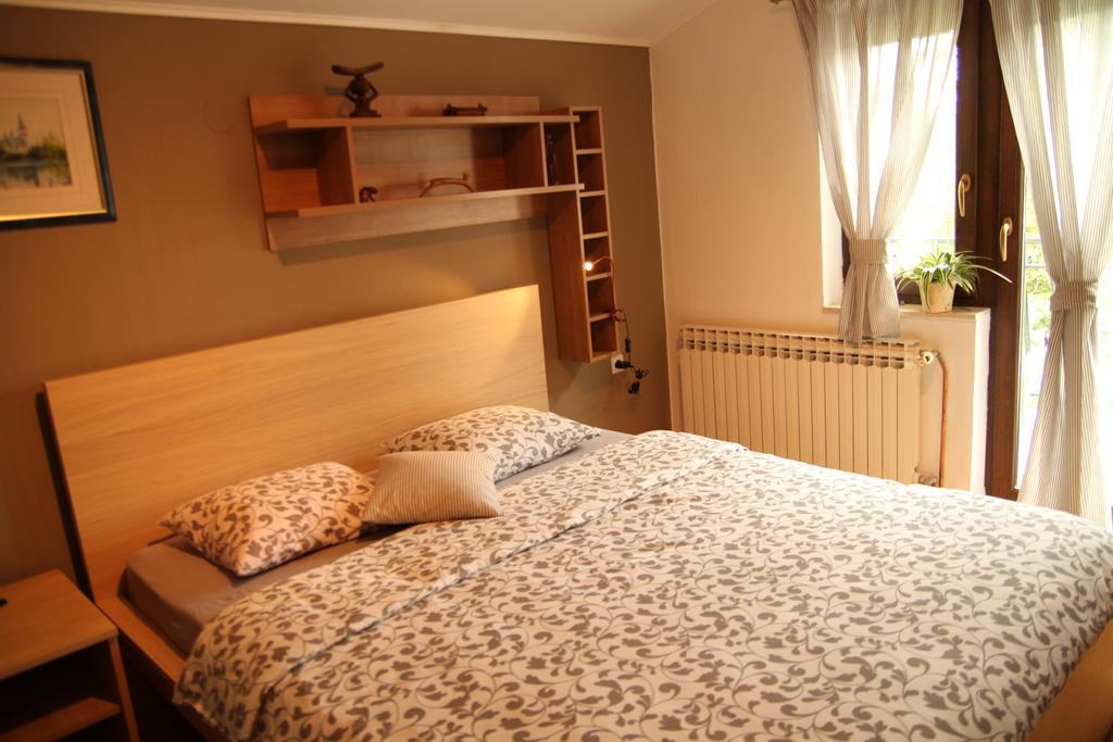 Apartments Strmac Слунь Екстер'єр фото