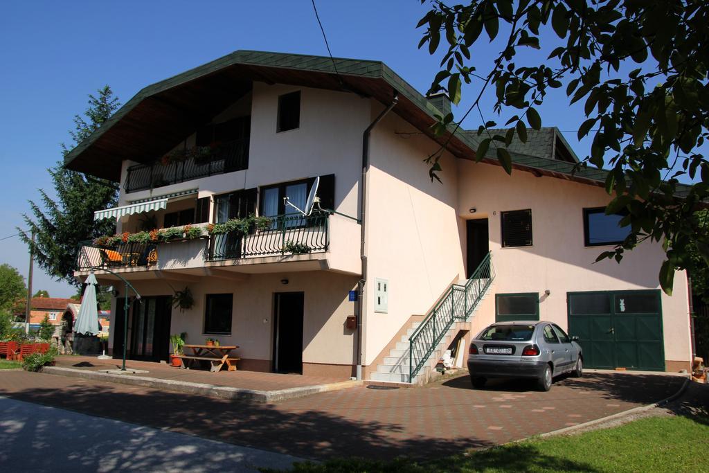 Apartments Strmac Слунь Екстер'єр фото