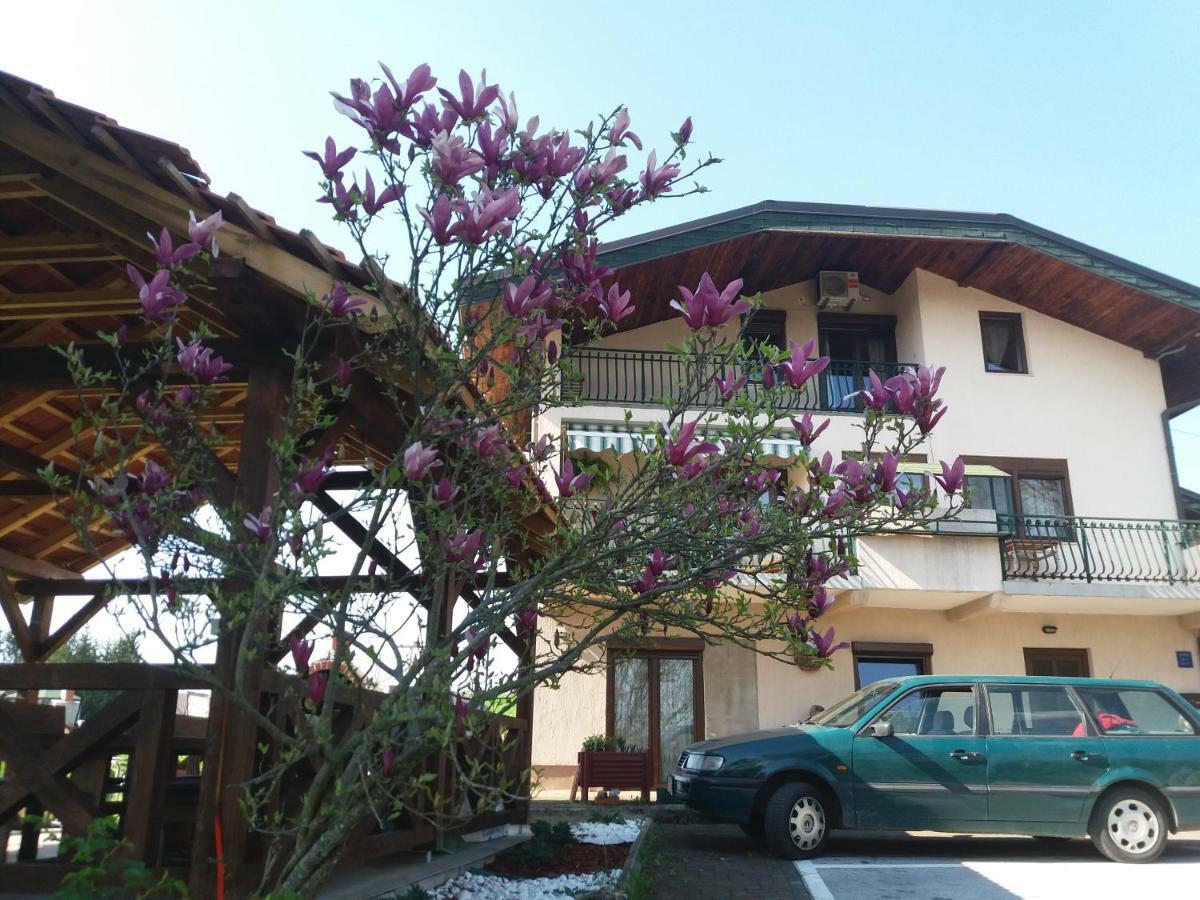 Apartments Strmac Слунь Екстер'єр фото